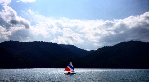 Lake_Nantahala_sailing